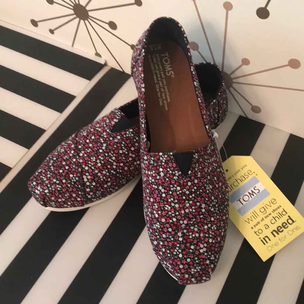 NWT Toms floral print Classic flats